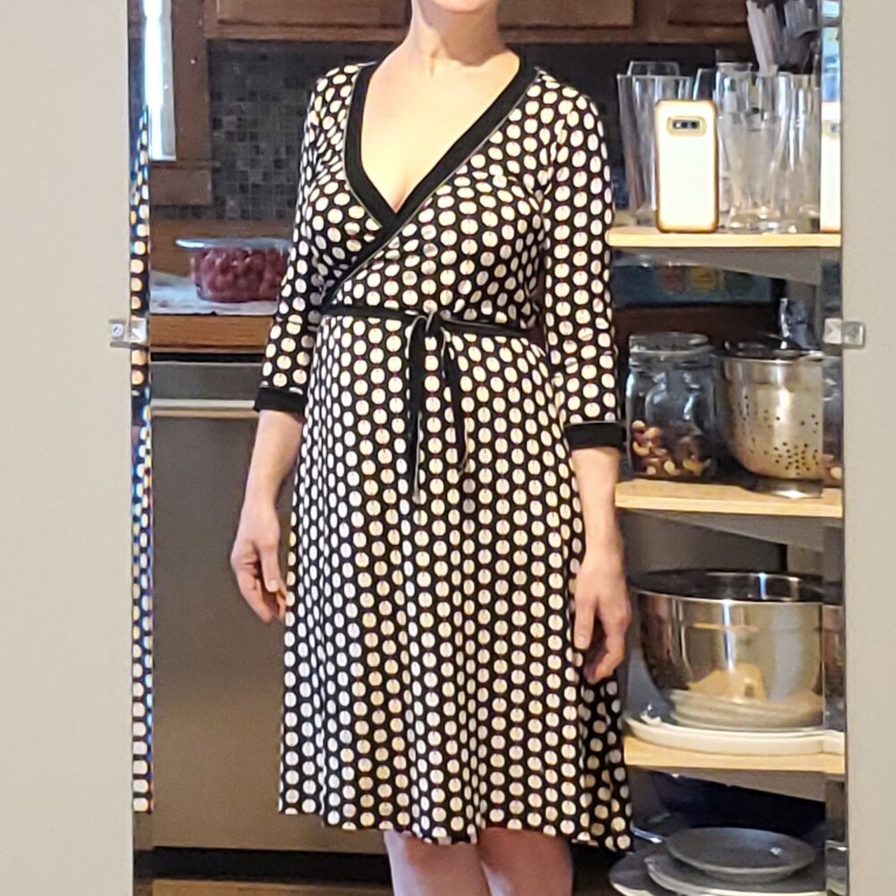 BCBGMAXAZRIA PRINTED WRAP DRESS SIZE SIZE SMALL